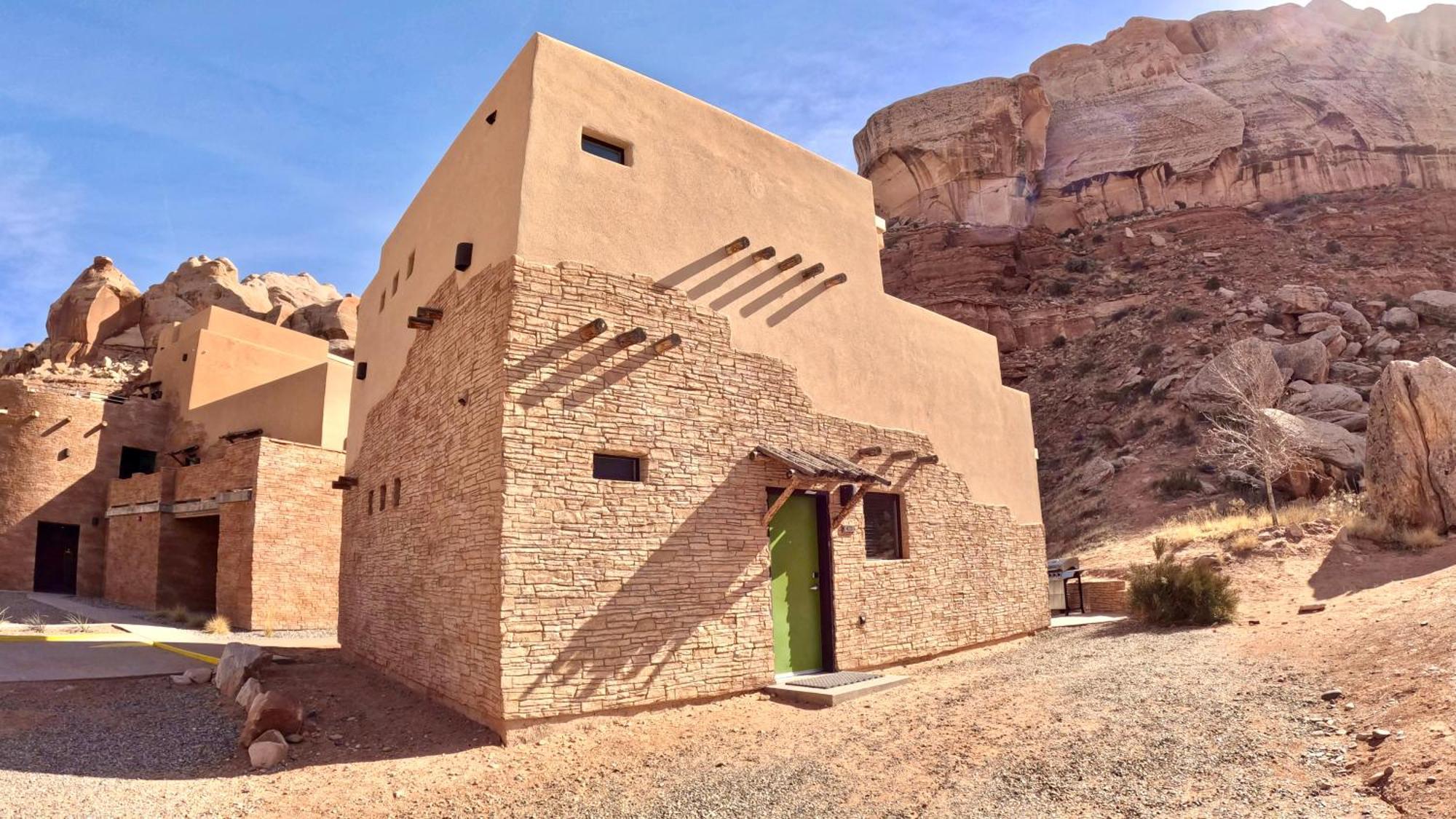 Dwellings Hotel 3*