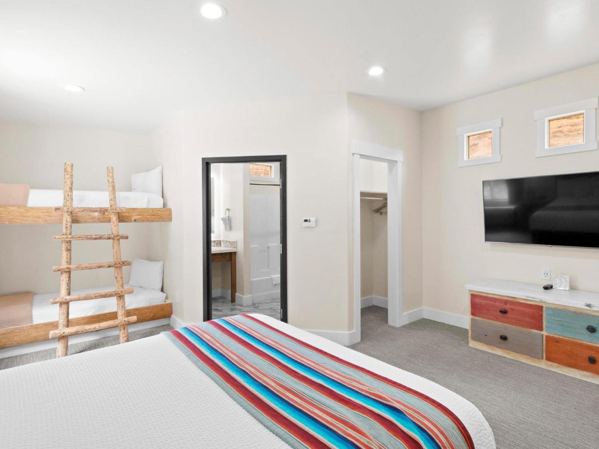 Dwellings Hotel 3*