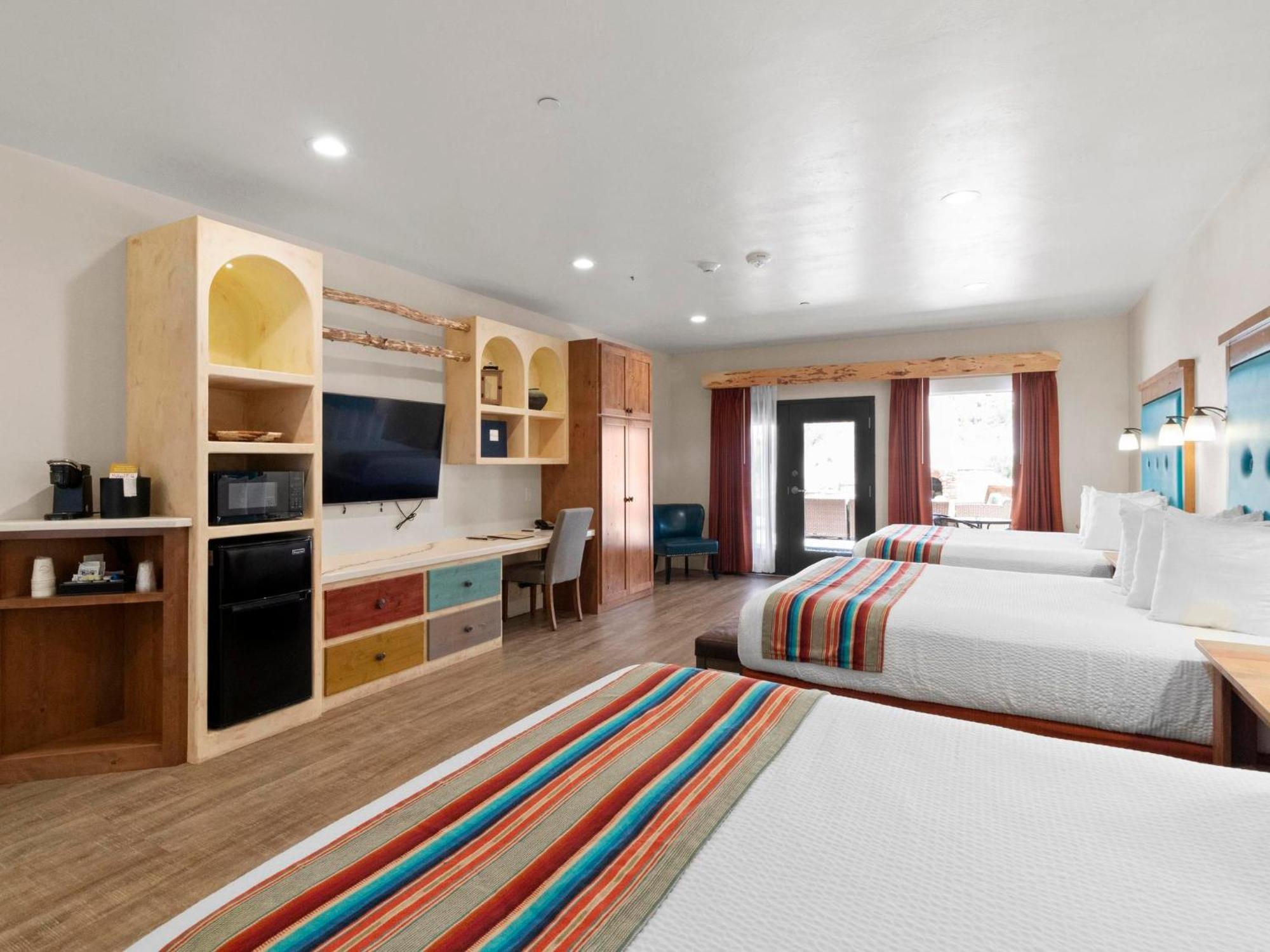 Dwellings Hotel Bluff